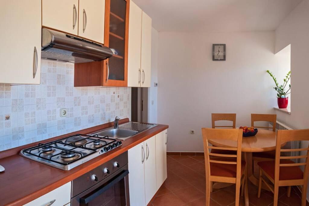 Peaceful Apartment With Beautiful Sea View Rabac Exterior photo